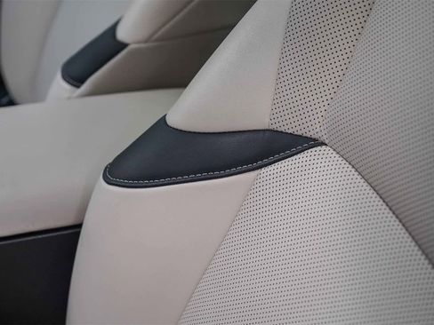 Used 2025 Lexus ES 300h w/ Premium Package image 20