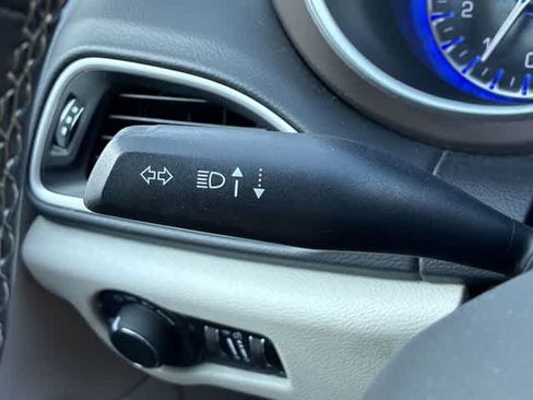 Used 2023 Chrysler Voyager LX FWD image 27