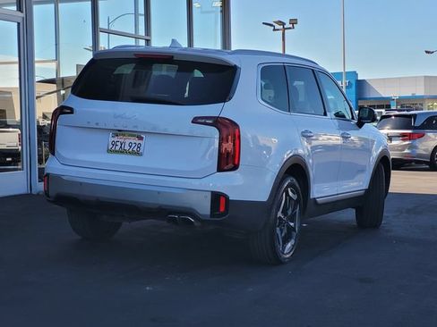 Used 2023 Kia Telluride S w/ S Sunroof Package FWD image 4