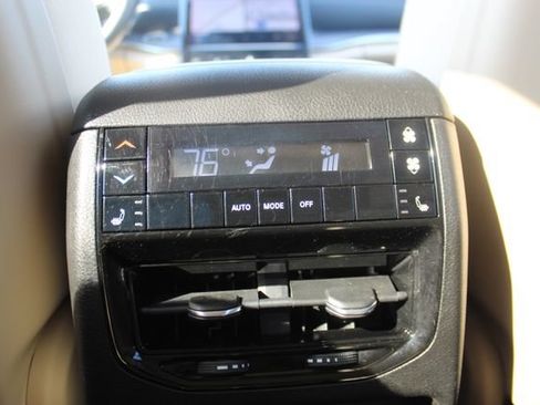 Used 2020 Jeep Grand Cherokee Limited AWD/4WD image 29