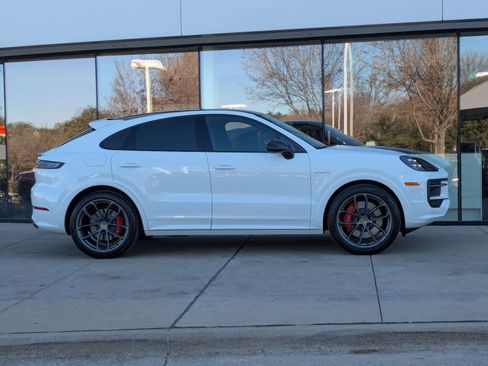 Certified 2025 Porsche Cayenne S image 8