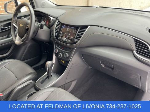 Certified 2022 Chevrolet Trax LT w/ LT Convenience Package image 27