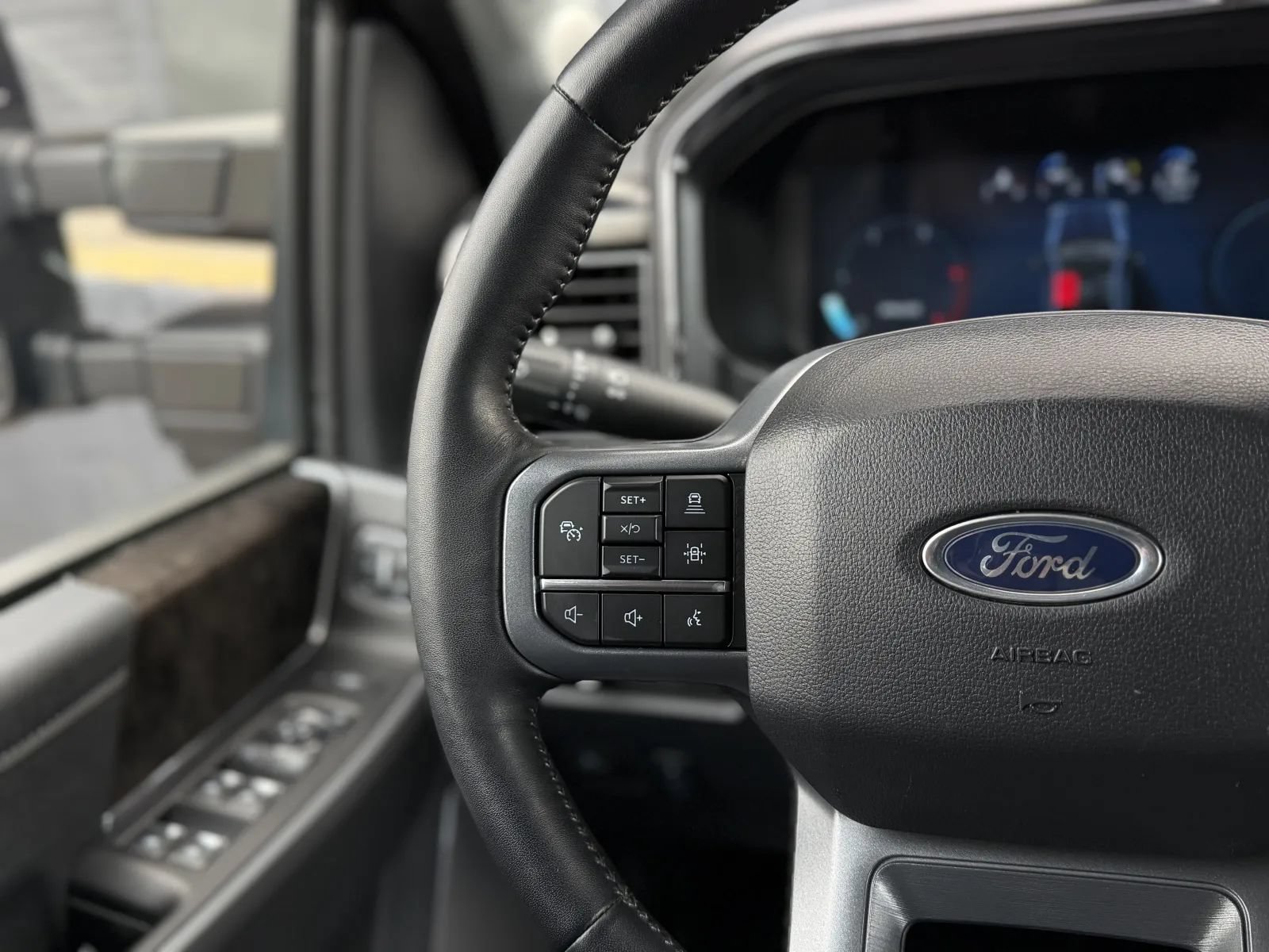 Used 2024 Ford F250 Lariat w/ Lariat Ultimate Package AWD/4WD image 24