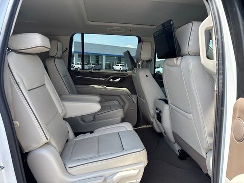 Used 2023 GMC Yukon XL Denali w/ Advanced Technology Package AWD/4WD image 15
