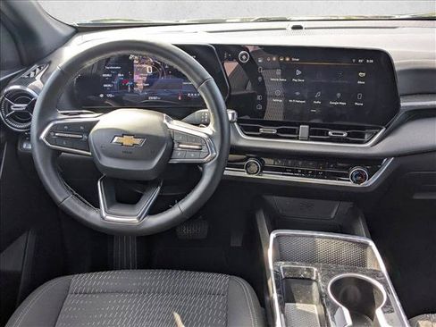 Used 2025 Chevrolet Equinox LT FWD image 16