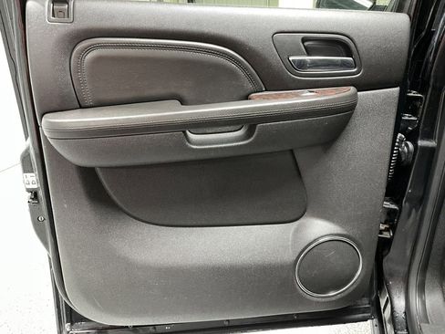 Used 2012 GMC Yukon XL Denali image 8