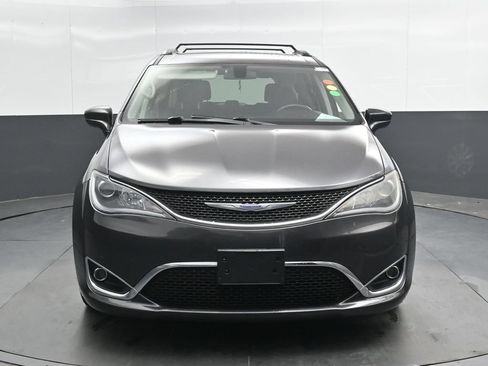 Used 2018 Chrysler Pacifica Touring-L FWD image 7