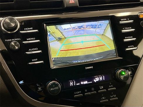 Used 2020 Toyota Camry SE image 11