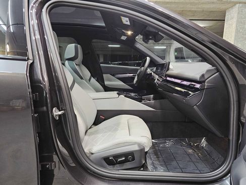 Used 2024 BMW i5 eDrive40i w/ M Sport Package image 27