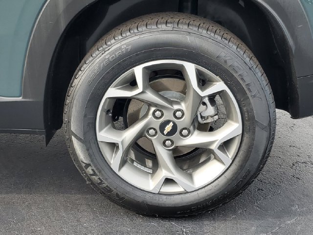 Used 2025 Chevrolet Trax LT FWD image 6