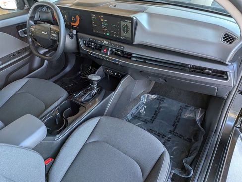 Used 2025 Kia K4 LXS image 32