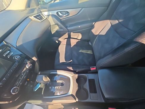 Used 2015 Nissan Rogue SV w/ SV Moonroof Package AWD/4WD image 24