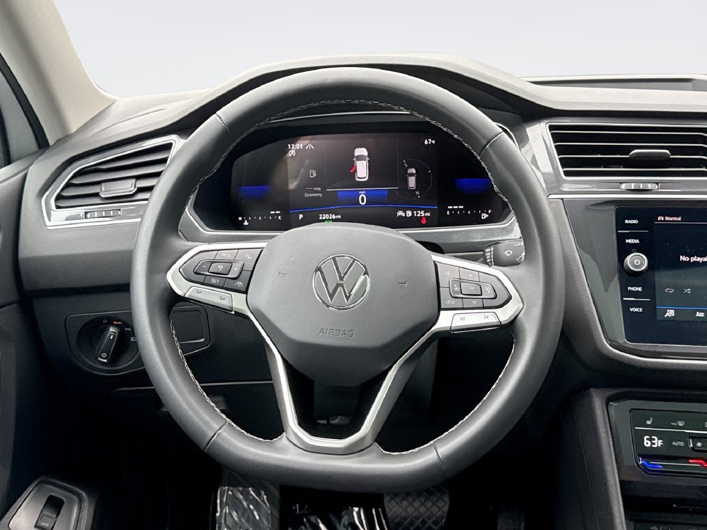 Used 2024 Volkswagen Tiguan SE AWD/4WD image 11