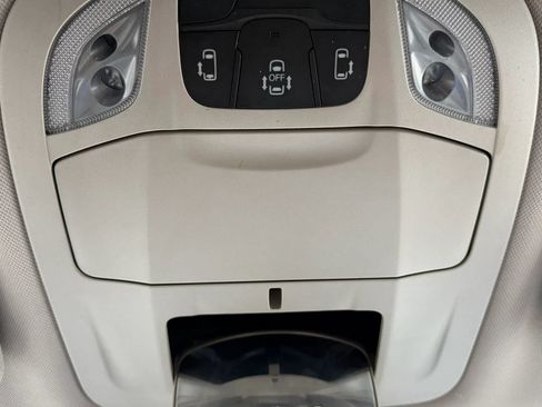 Used 2022 Chrysler Pacifica Touring-L FWD image 22