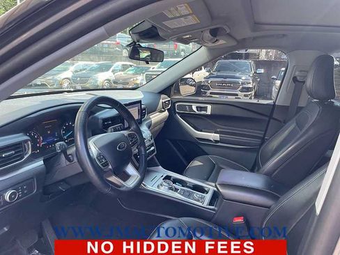 Used 2021 Ford Explorer XLT w/ Equipment Group 202A AWD/4WD image 2
