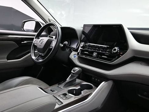 Used 2021 Toyota Highlander Platinum AWD/4WD image 11