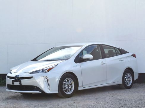Used 2021 Toyota Prius LE AWD/4WD image 8