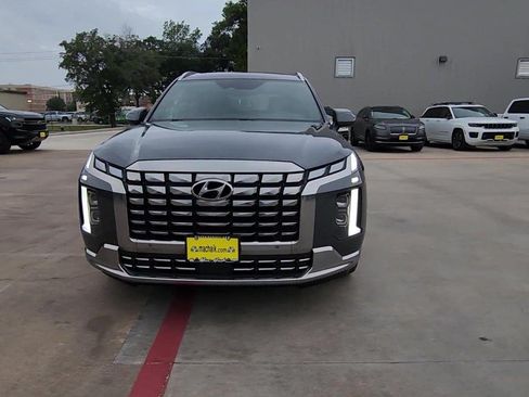 Used 2025 Hyundai Palisade Calligraphy FWD image 3