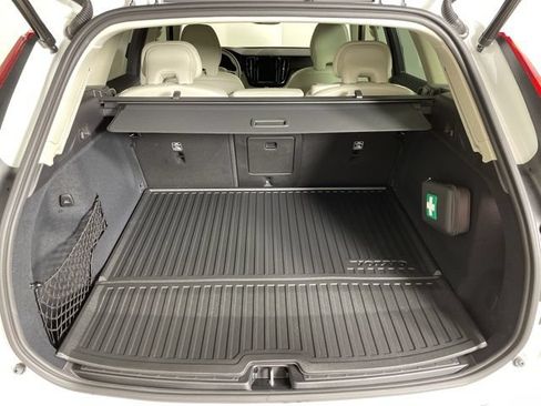 Certified 2025 Volvo XC60 T8 Core w/ Protection Package Premier AWD/4WD image 16