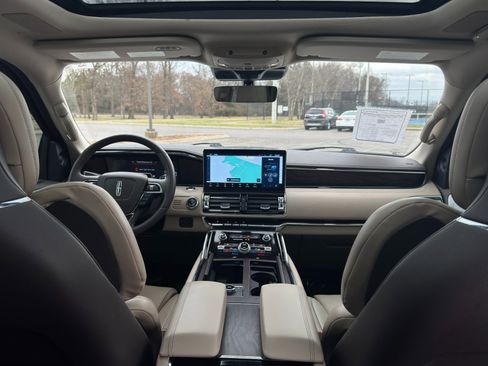 Used 2024 Lincoln Navigator L Reserve image 26