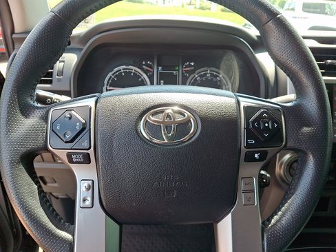 Used 2022 Toyota 4Runner TRD Sport AWD/4WD image 25