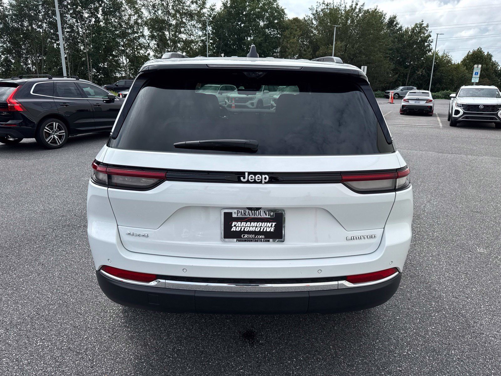 Used 2025 Jeep Grand Cherokee Limited w/ Luxury Tech Group II AWD/4WD image 6