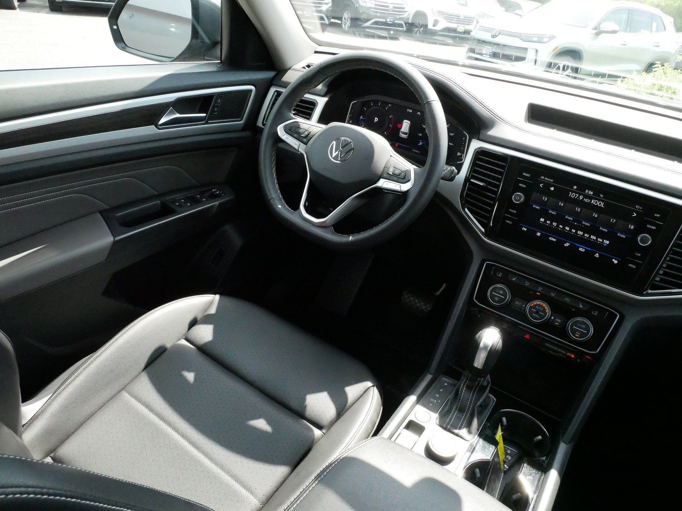 Certified 2023 Volkswagen Atlas SE w/ Panoramic Sunroof Package AWD/4WD image 9