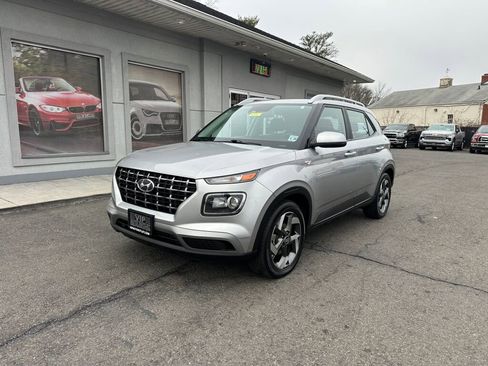 Used 2023 Hyundai Venue SEL w/ Cargo Package image 3