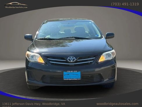 Used 2013 Toyota Corolla LE FWD image 2