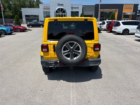 Used 2019 Jeep Wrangler Unlimited Sahara w/ Uconnect 4C Nav & Sound Group AWD/4WD image 4
