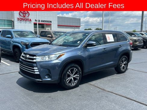 Used 2019 Toyota Highlander LE FWD image 1