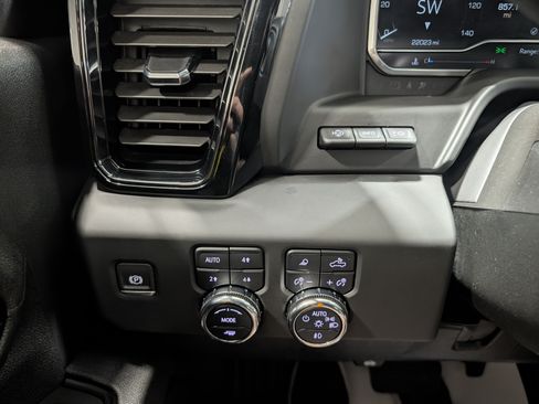 Used 2025 GMC Sierra 2500 AT4 w/ AT4 Premium Plus Package AWD/4WD image 25
