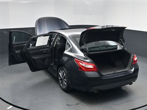 Used 2017 Nissan Altima 2.5 SV w/ Convenience Package image 24