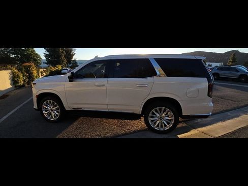 Used 2024 Cadillac Escalade Luxury image 7