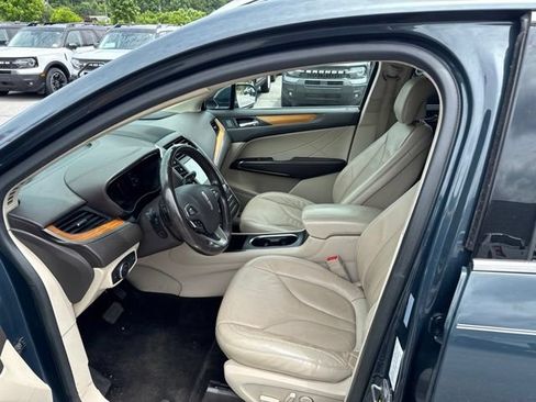 Used 2019 Lincoln MKC Select w/ Select Plus Package AWD/4WD image 16