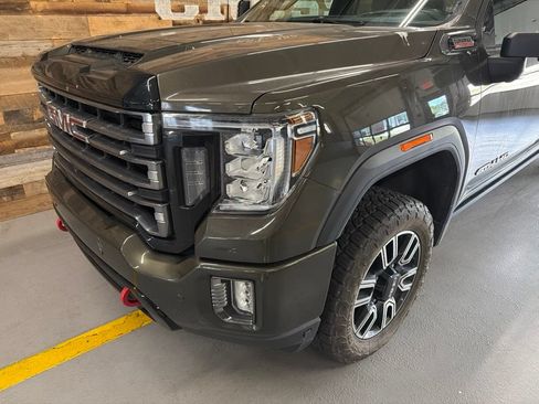 Used 2022 GMC Sierra 2500 AT4 w/ AT4 Premium Plus Package AWD/4WD image 3