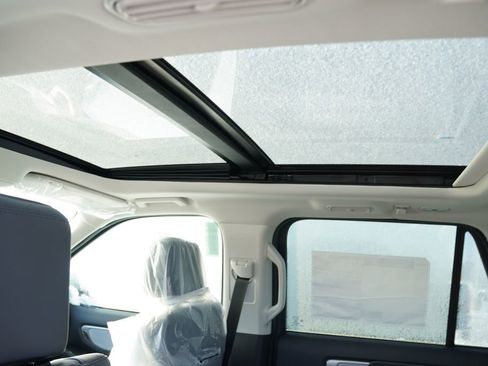 New 2025 Ford Expedition Active image 13