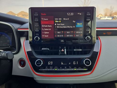 Used 2019 Toyota Corolla XSE image 26