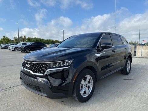 Used 2023 Kia Sorento LX image 7