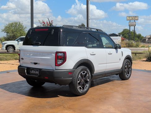 Used 2021 Ford Bronco Sport Outer Banks w/ Outer Banks Package (96D) AWD/4WD image 2