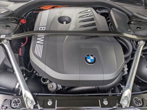 New 2026 BMW 750e xDrive image 18
