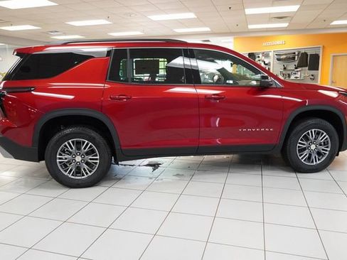 New 2025 Chevrolet Traverse LT w/ Driver Confidence Package image 9