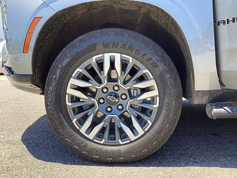 Used 2025 Chevrolet Tahoe Z71 w/ Comfort Package AWD/4WD image 9
