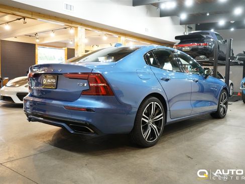 Used 2021 Volvo S60 T5 R-Design image 4