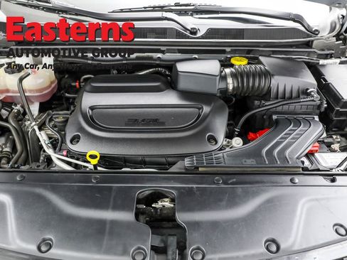 Used 2023 Chrysler Pacifica Limited image 7