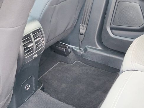 Used 2020 Ford Escape SE image 13