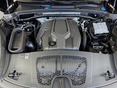 New 2026 Porsche Macan AWD/4WD image 32