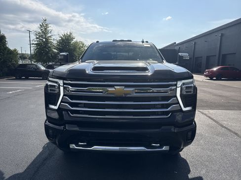 Used 2026 Chevrolet Silverado 3500 High Country w/ High Country Premium Package AWD/4WD image 3