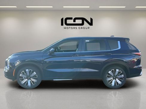 New 2026 Mitsubishi Outlander SE AWD/4WD image 2