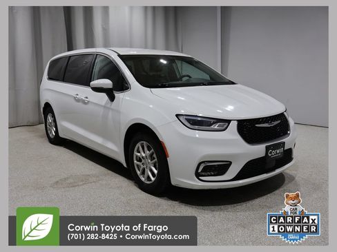 Used 2023 Chrysler Pacifica Touring-L FWD image 1